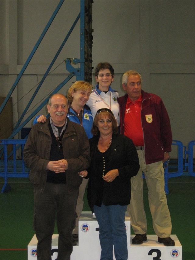 podio femminile con Loredana, Susanna, Lorenzo Biava e l'arbitro